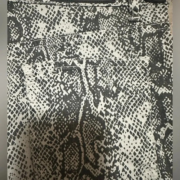 NWT- Nasty Gal Grey Snake Print Denim Straight Leg. US size 4. - Picture 8 of 13